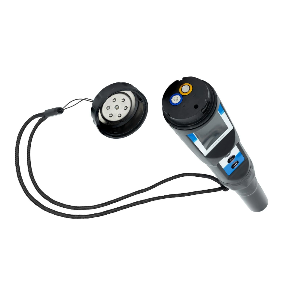 Geöffnete Kappe des Aqua Master Tools P50 Pro2 mit Blick auf die pH-Sensoranschlüsse – für einfache Wartung und Kalibrierung