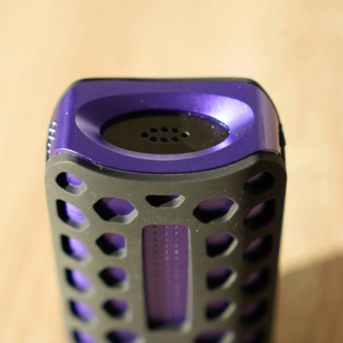 Detailaufnahme des oberen Bereichs der DaVinci IQ3 Silikonhülle mit präzisen Aussparungen für uneingeschränkte Funktionalität.