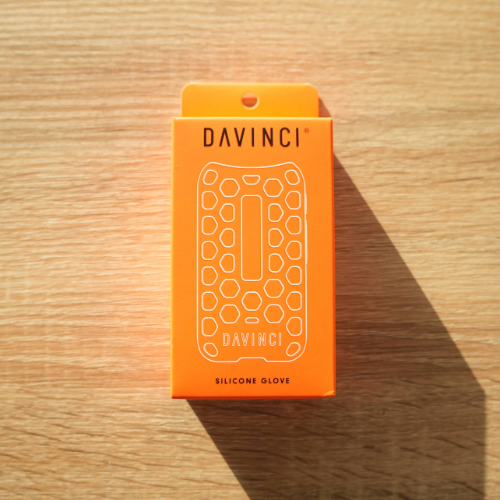 Originalverpackung der DaVinci IQ3 Silikonhülle in leuchtendem Orange, unterstreicht die Markenqualität und Eleganz.