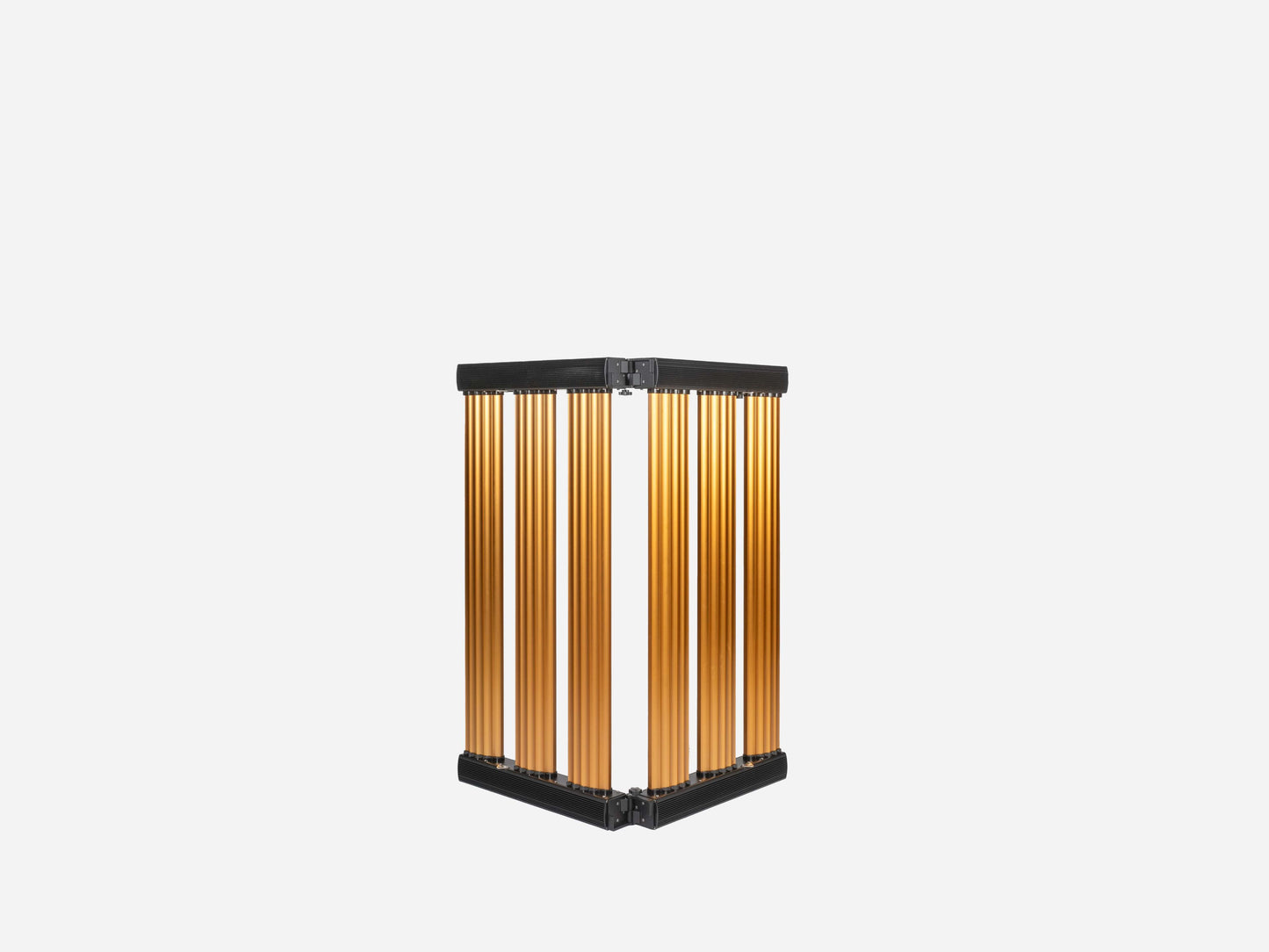 Dimlux Xtreme Series 550W MKII + NIR – klappbares LED Grow Light in Service-/Transportposition, Ansicht der Kühlprofile