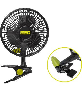 Garden Highpro Clip-Ventilator montiert an einer Zeltstange, zeigt die flexible und sichere Befestigungsoption für Indoor-Gärten.