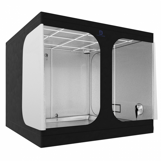 Diamondbox SL300 offen, zeigt zwei weiträumige Zuchtkammern mit hochreflektiven Innenwänden und LED-Lampen, für fortgeschrittene Gartenarbeit, isoliert auf weißem Hintergrund.