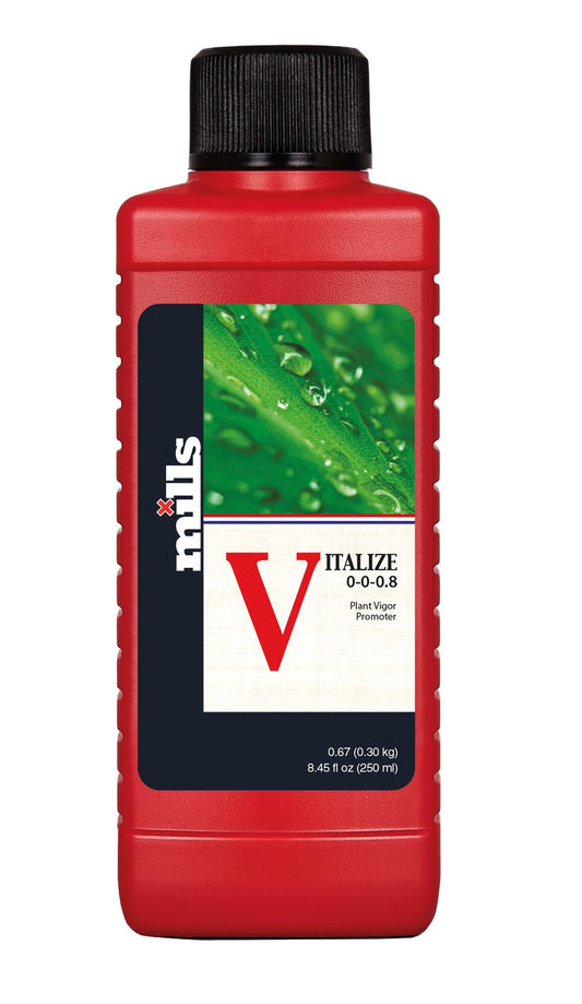 250ml Flasche Mills Vitalize, ein Pflanzenstärkungsmittel mit der Zusammensetzung 0-0-0.8, in einer markanten roten Verpackung mit einem Bild von taufrischen Blättern, das die Förderung der Pflanzengesundheit unterstreicht.