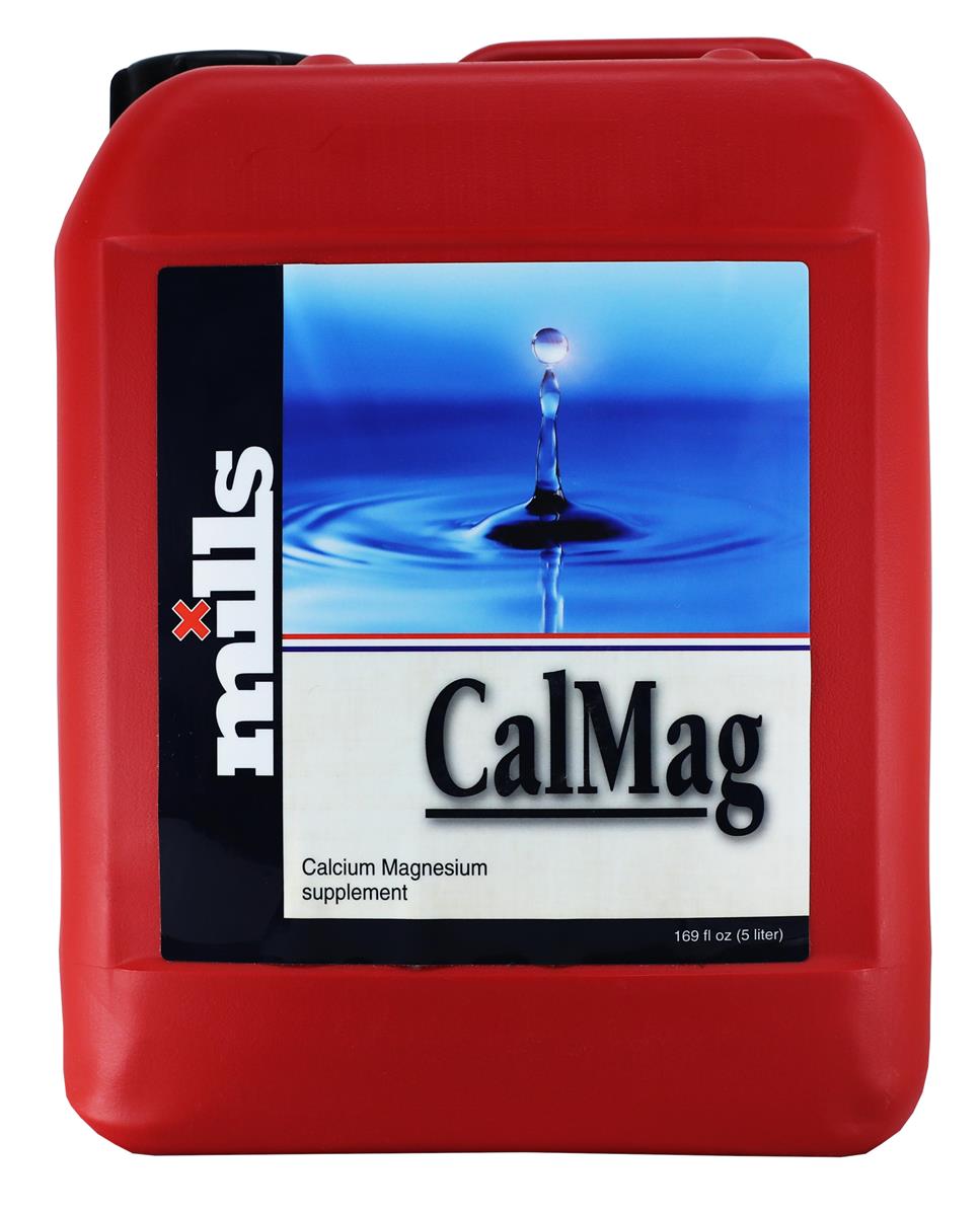 5-Liter-Kanister Mills CalMag, ein Kalzium-Magnesium-Nahrungsergänzungsmittel für Pflanzen, in einem kräftig roten Behälter mit einem hochauflösenden Bild eines Wassertropfens, der die Bedeutung von Feuchtigkeit und Nährstoffen symbolisiert.