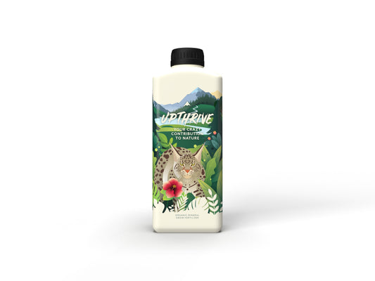 1-Liter-Flasche des Crazy Hills Upthrive organischen Wachstumsdüngers mit einem Leoparden und tropischen Pflanzen auf dem Etikett.