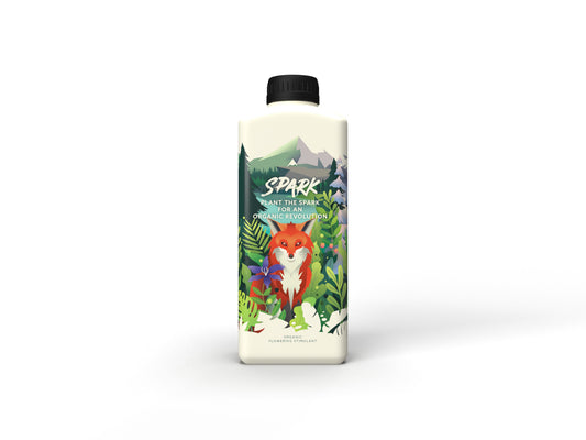 1-Liter-Flasche des Crazy Hills Spark organischen Blütenstimulators mit farbenfroher Illustration eines Fuchses im Wald.