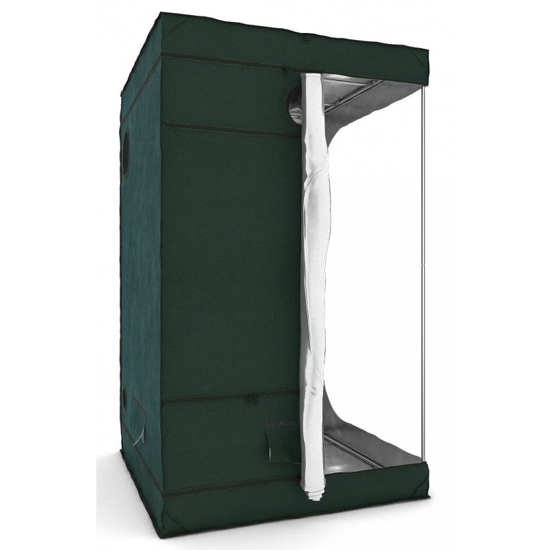 Innenansicht der RoyalRoom Classic Serie C120 Growbox mit hochreflektierender Silberbeschichtung, Lüftungsschlitzen und Zubehörhaken für effiziente Pflanzenaufzucht.