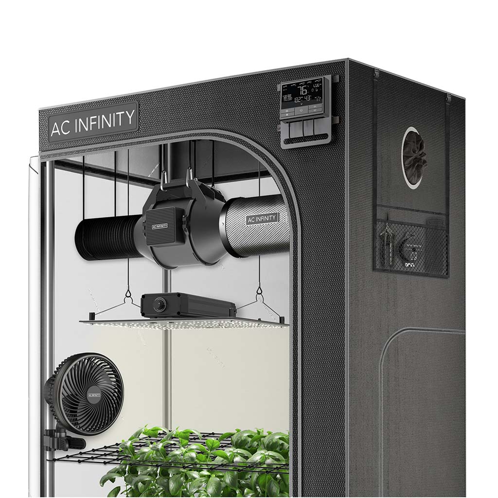 Nahaufnahme des AC Infinity Advance Grow Zelt-Systems 90x90x180 mit integriertem Controller, Lüftungssystem und LED-Beleuchtung.