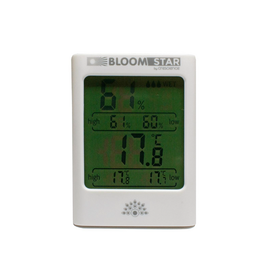 Bloomstar Horti Pro Thermo-Hygrometer zeigt 61% Luftfeuchtigkeit und 17.6 Grad Celsius auf grünem Display an.