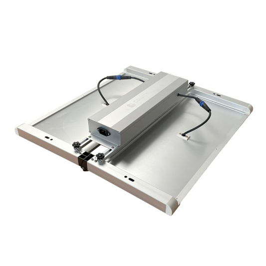 Rückseite der Caluma LED Force 320W mit hochwertigem Aluminiumrahmen, passiver Kühlung und optimierter Kabelverbindung für energieeffizientes Indoor-Growing.