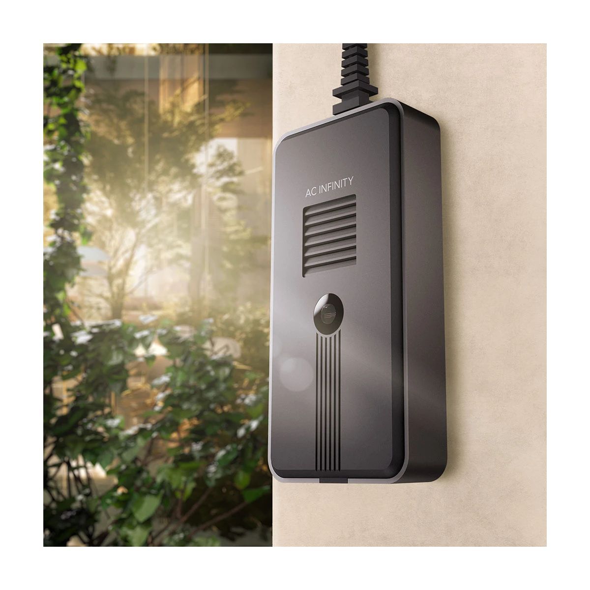 AC Infinity CO₂ und Lichtsensor an der Wand montiert – ideal zur präzisen Klimaüberwachung im Growraum mit AI-Controller-Integration.