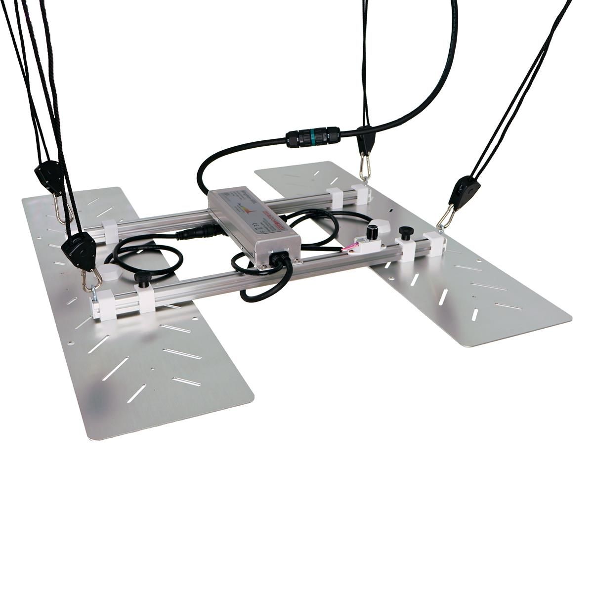 Crescience Wingman 600L LED Growlampe – Rückseite mit Treiber, Verkabelung und Dimmer