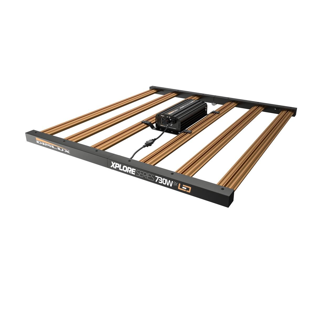 Dimlux Xplore Series 730W 9X – LED Grow Lampe in Schrägansicht, Oberseite mit montiertem Treiber und Rahmen für Growzelt