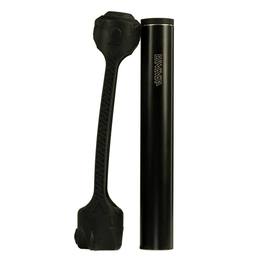 Zerlegte SlingStash in Schwarz: Aluminium-Stash und flexible Silikonhülle mit integriertem Decapper, passend für 92-mm TEDs