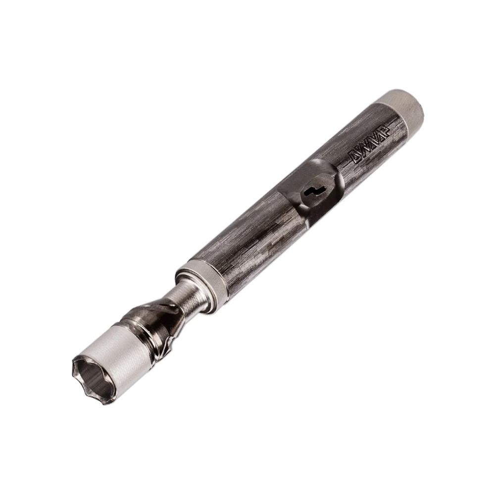 DynaVap The M 7 TwoToniuM Limited Edition Vaporizer aus Edelstahl in seitlicher Schrägansicht