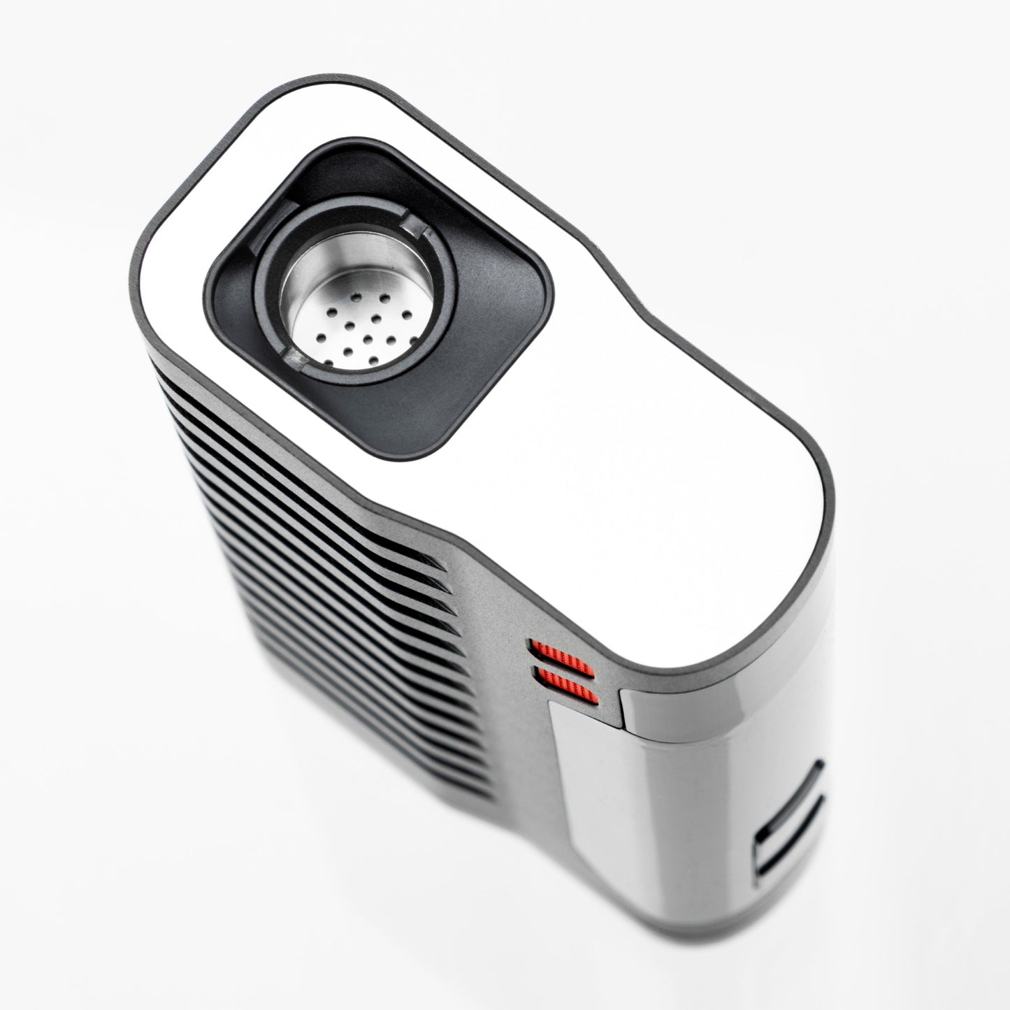 Detailansicht der Titan-Heizkammer des FENiX 2.0 MAX mit isoliertem Luftweg fuer reine Konvektion und sauberen Geschmack.