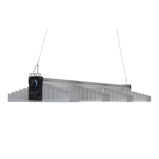 SANlight EVO 4-100 1.5 LED Growlight – Seitenansicht hängend mit Dimmer/Anschlussmodul, optimiert für 50×100 cm.