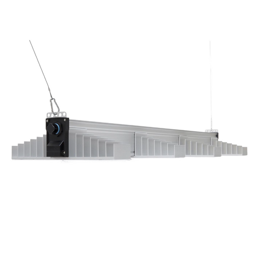 SANlight EVO 4-120 1.5 (265W) Pflanzenlampe – Seitenansicht hängend mit Dimmer/Anschlussmodul, für 120×60 cm Fläche.