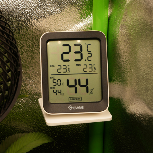 Thermo-Hygrometer auf 16 mm Stangenhalterung im Growzelt – Ablage für Govee Hygrometer zur Messung von Temperatur und Luftfeuchte